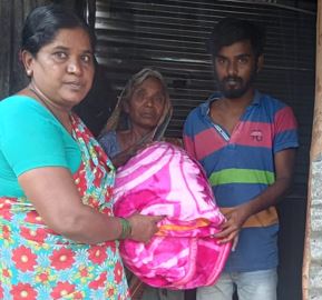 /media/srustipavitra/1NGO-00617-Srusti Pavitra Education Society -Blanket Distribution to needy_UpMStjj.jpeg